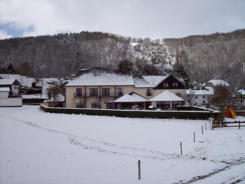 Hotel Dreilaenderblick Ouren ภายนอก รูปภาพ